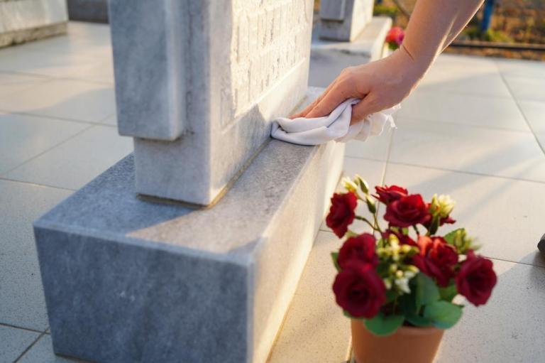 Entretien des sépultures à Pontarlier : nos conseils essentiels
